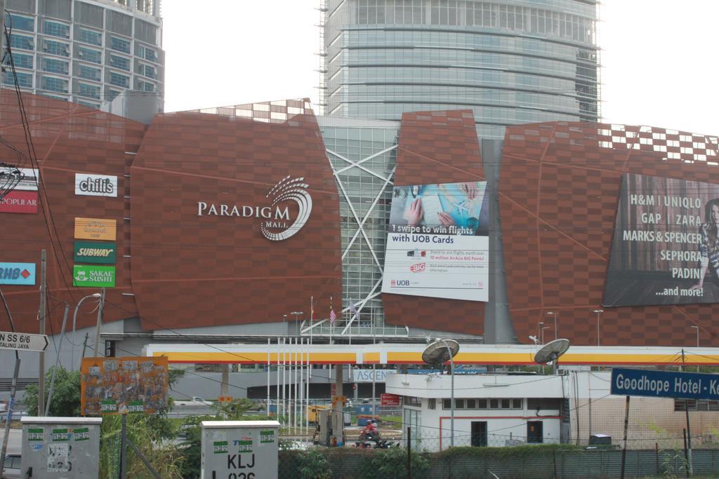 Sun Inns Kelana Jaya Петалинг Джая Екстериор снимка